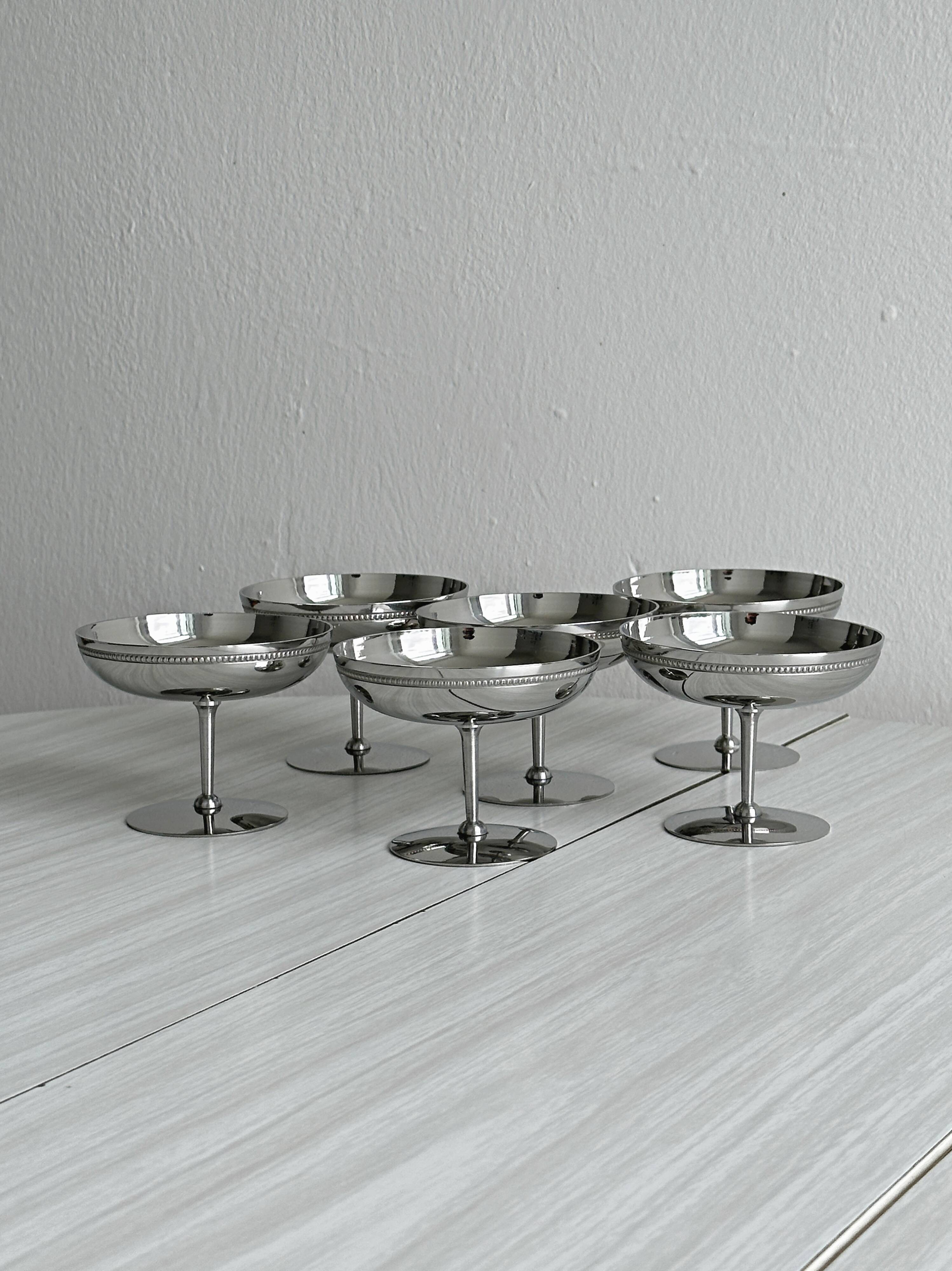 6 silver-plated metal footed bowls