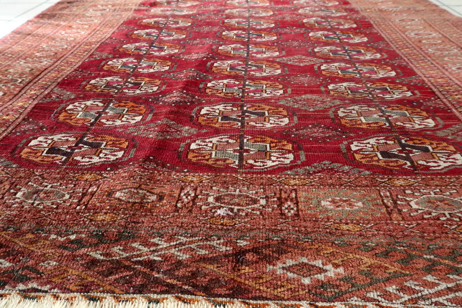 Authentic antique Turkmen Tekke rug 134cm x 183cm - Gul motifs (1C1197)