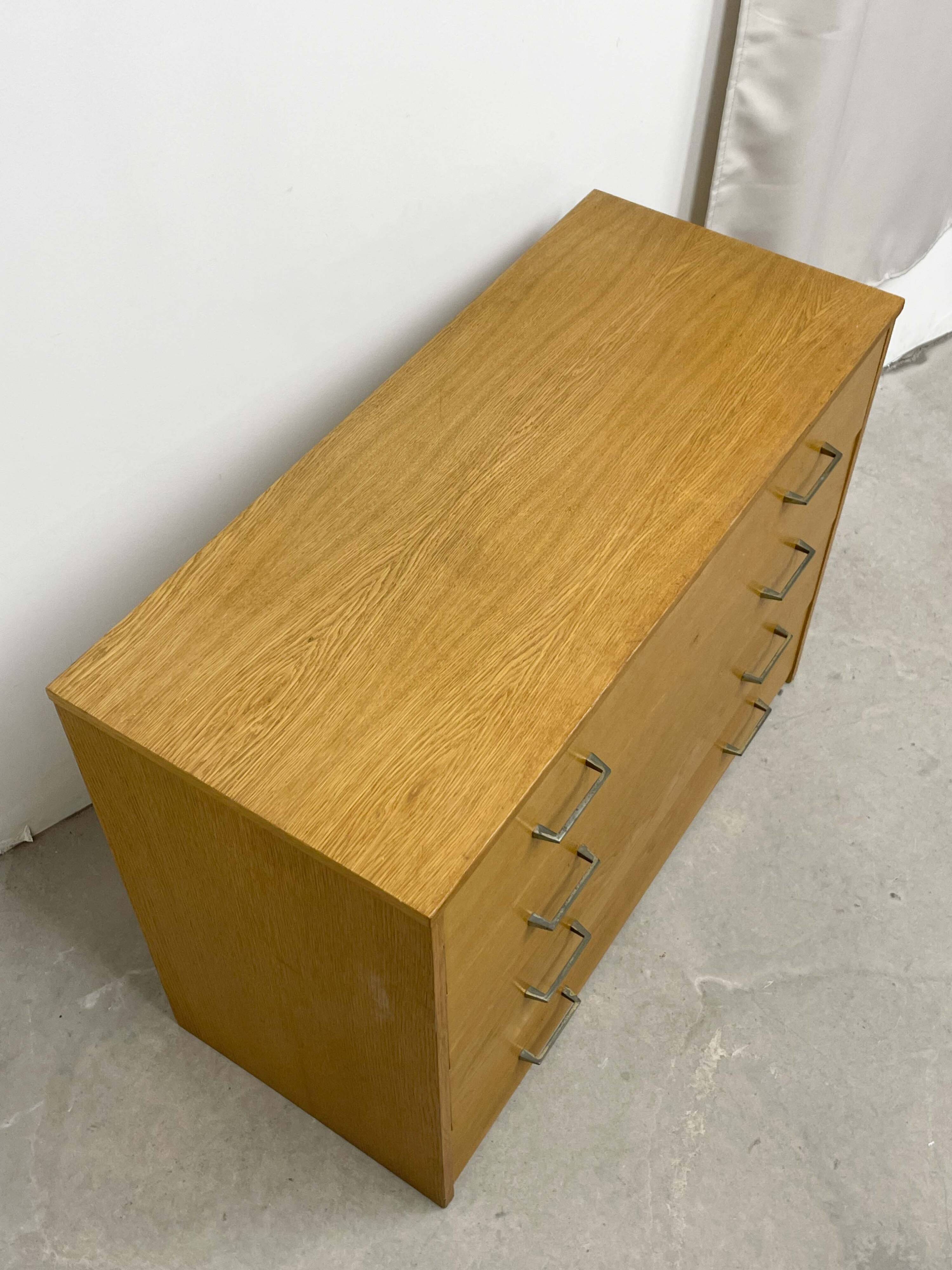 Vintage 4-drawer chest of drawers
