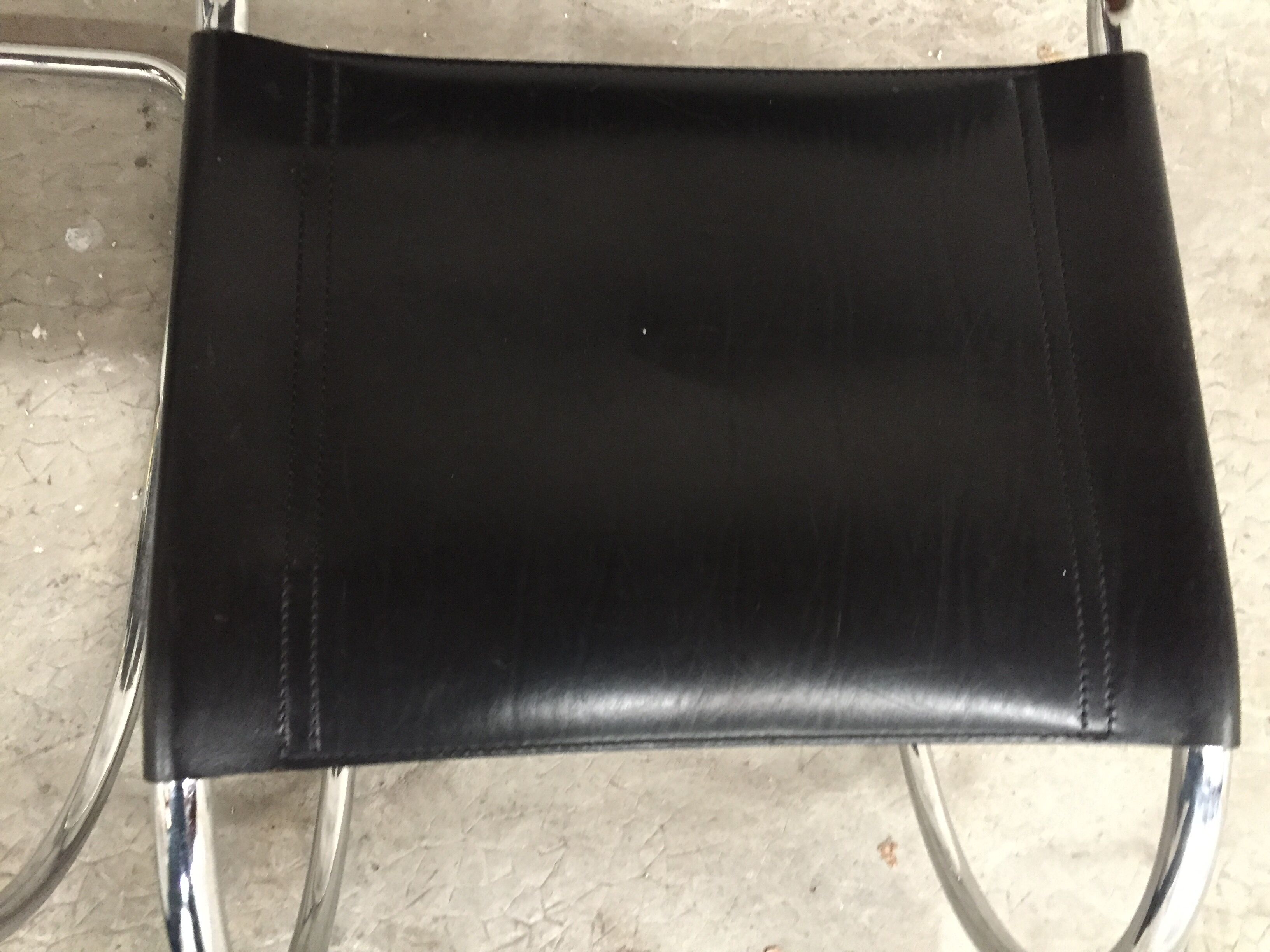 Set of 4 black leather chairs by Ludwig Mies Van Der Rohe