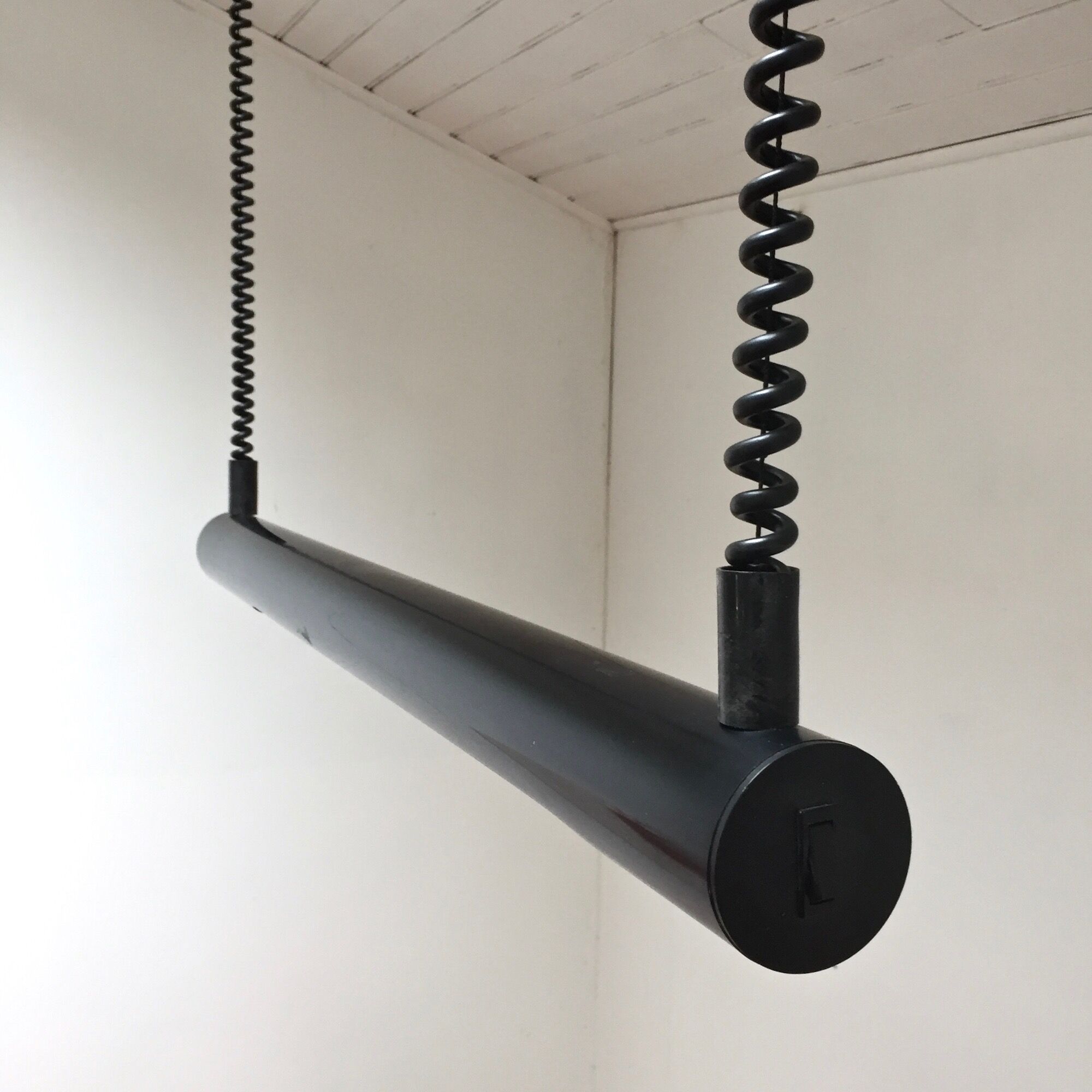 Neon suspension -ressort