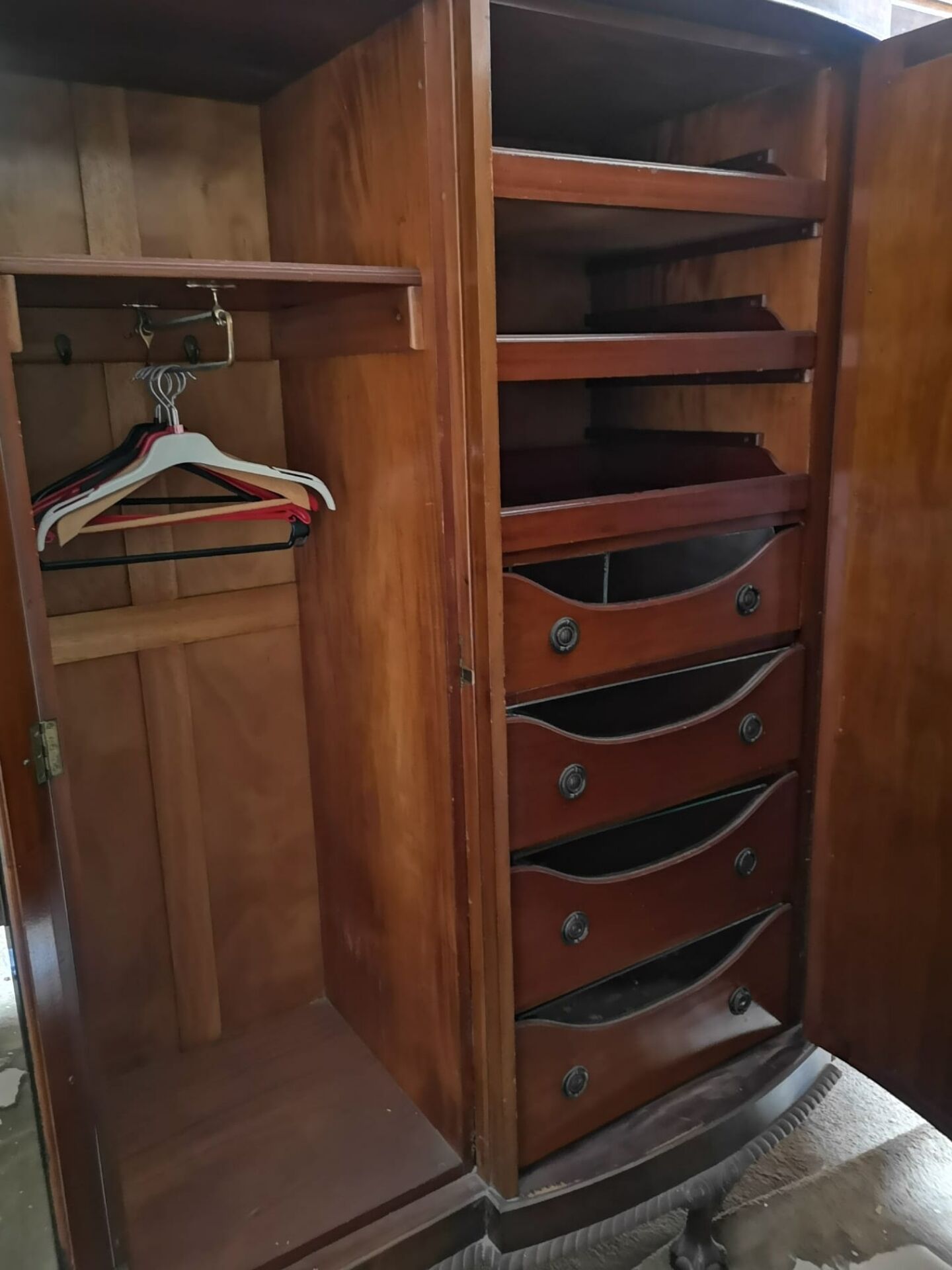 Large English-style wardrobe with a curved front and three doors.