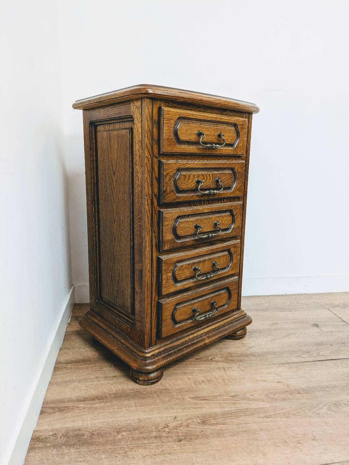 Vintage wooden chest of drawers