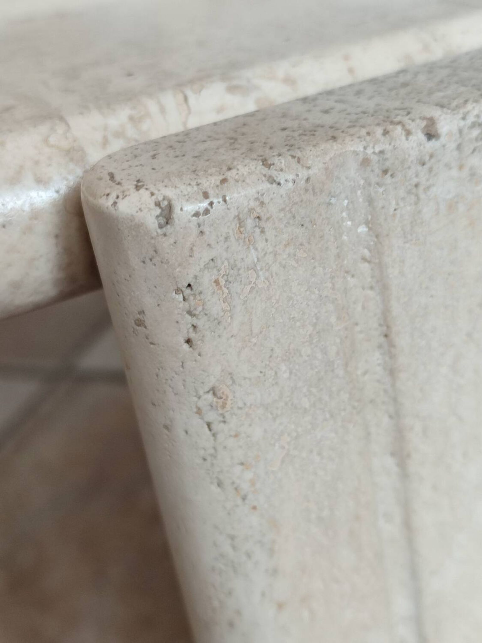 Table basse en travertin