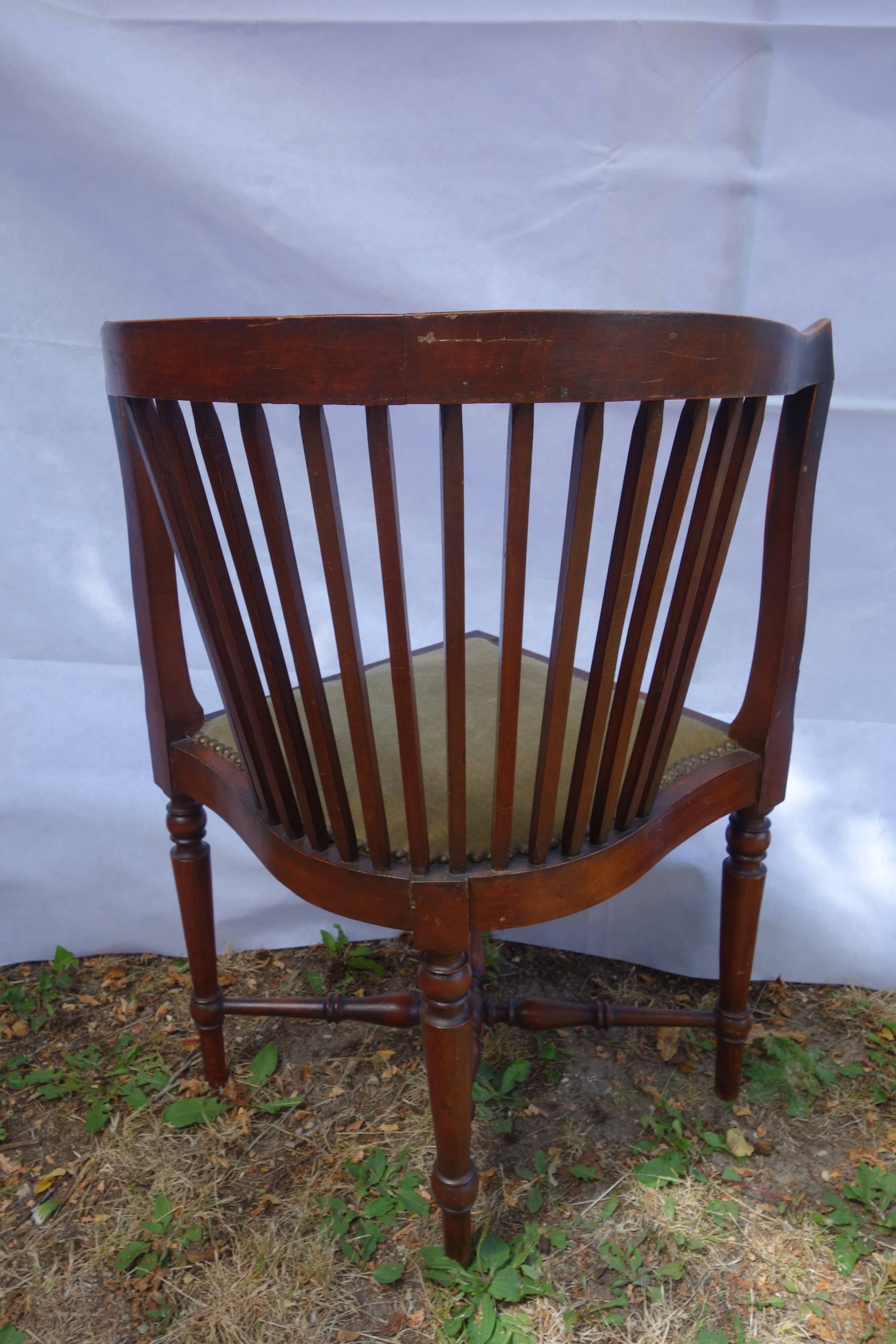 Old seat and 2 armchairs