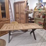 Table en bois et acier