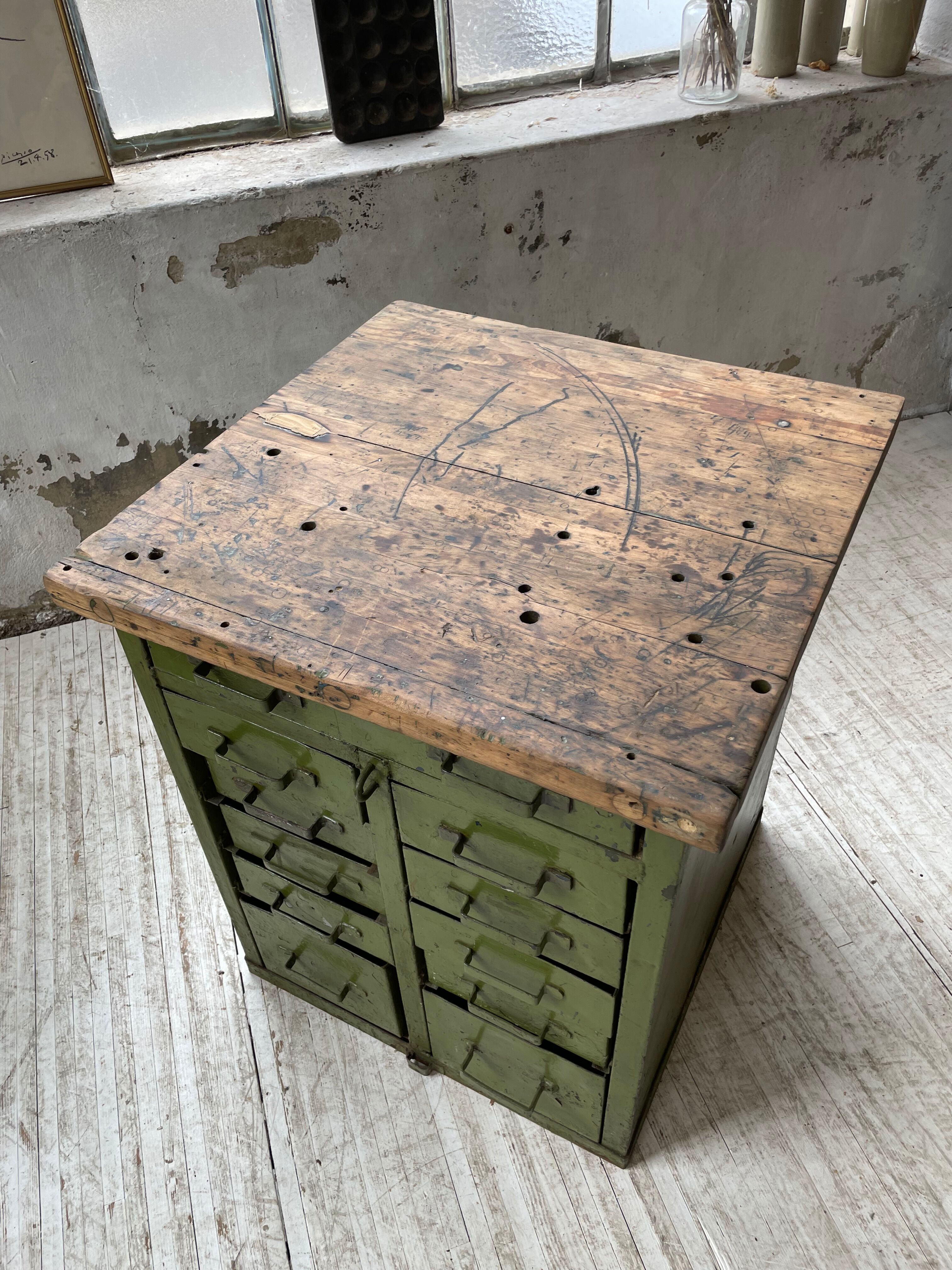 Meuble établi rangement militaire industriel vert