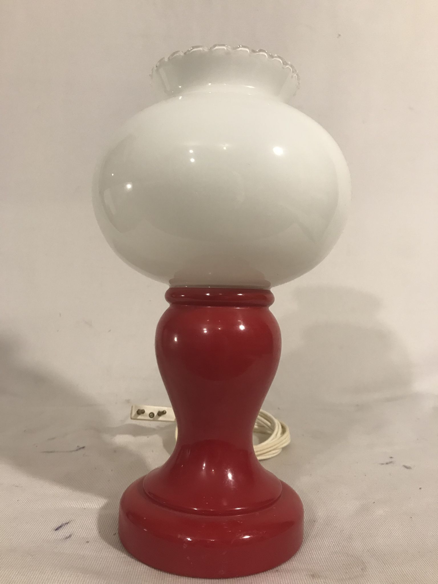 Foot red glass Table lamp + reflector ball Opaline white Vintage
