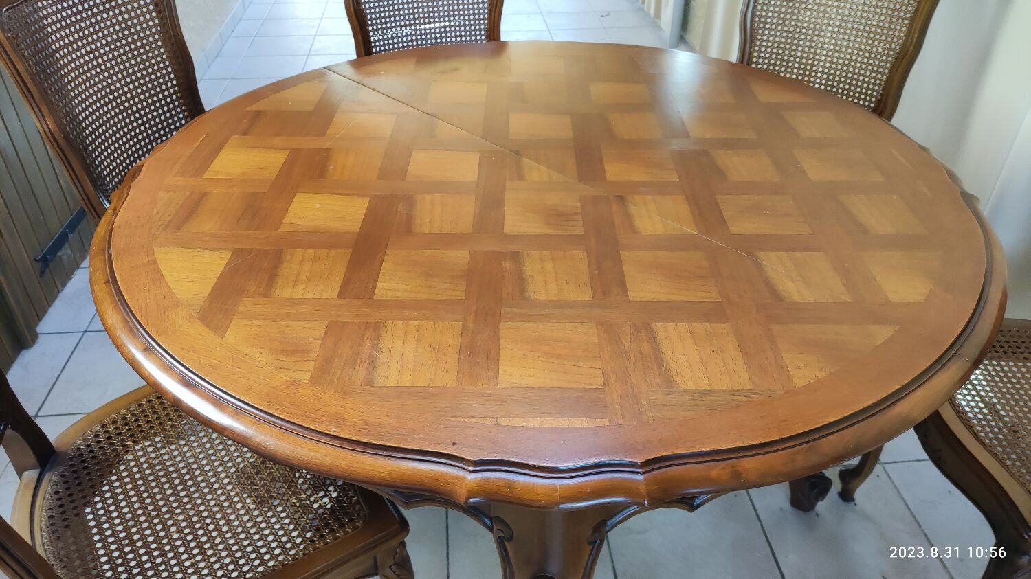 Round table and 6 chairs