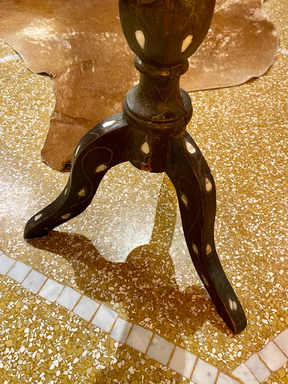 Syrian mother-of-pearl side table / side table