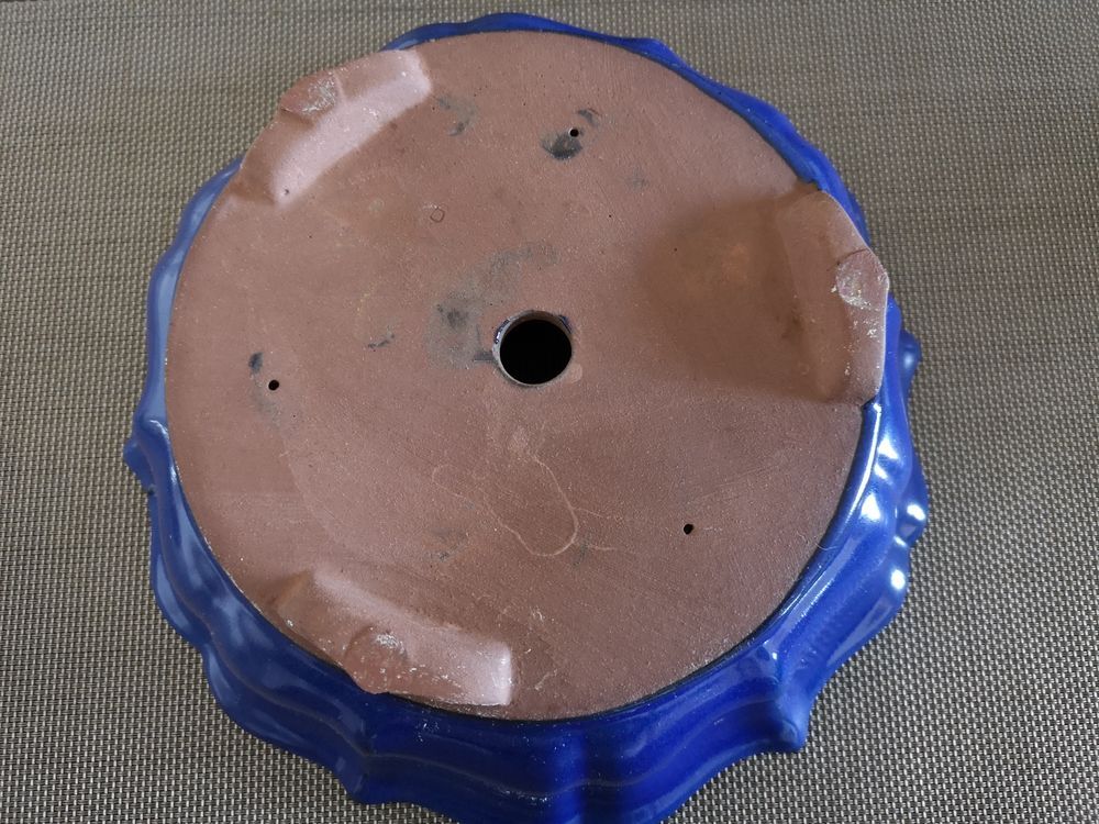 Blue enamelled terracotta tripod pot, saucer cover, middle xxth