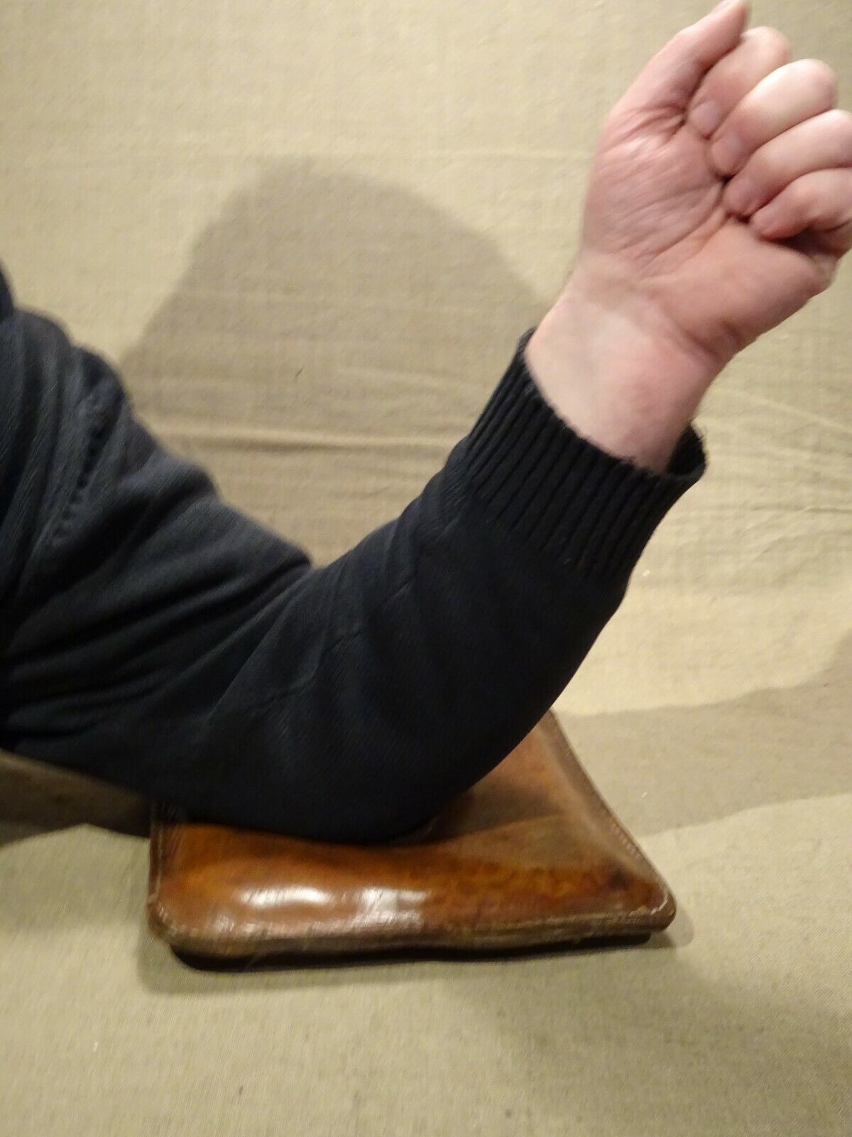 2 old leather elbow cushions for sport arm wrestling