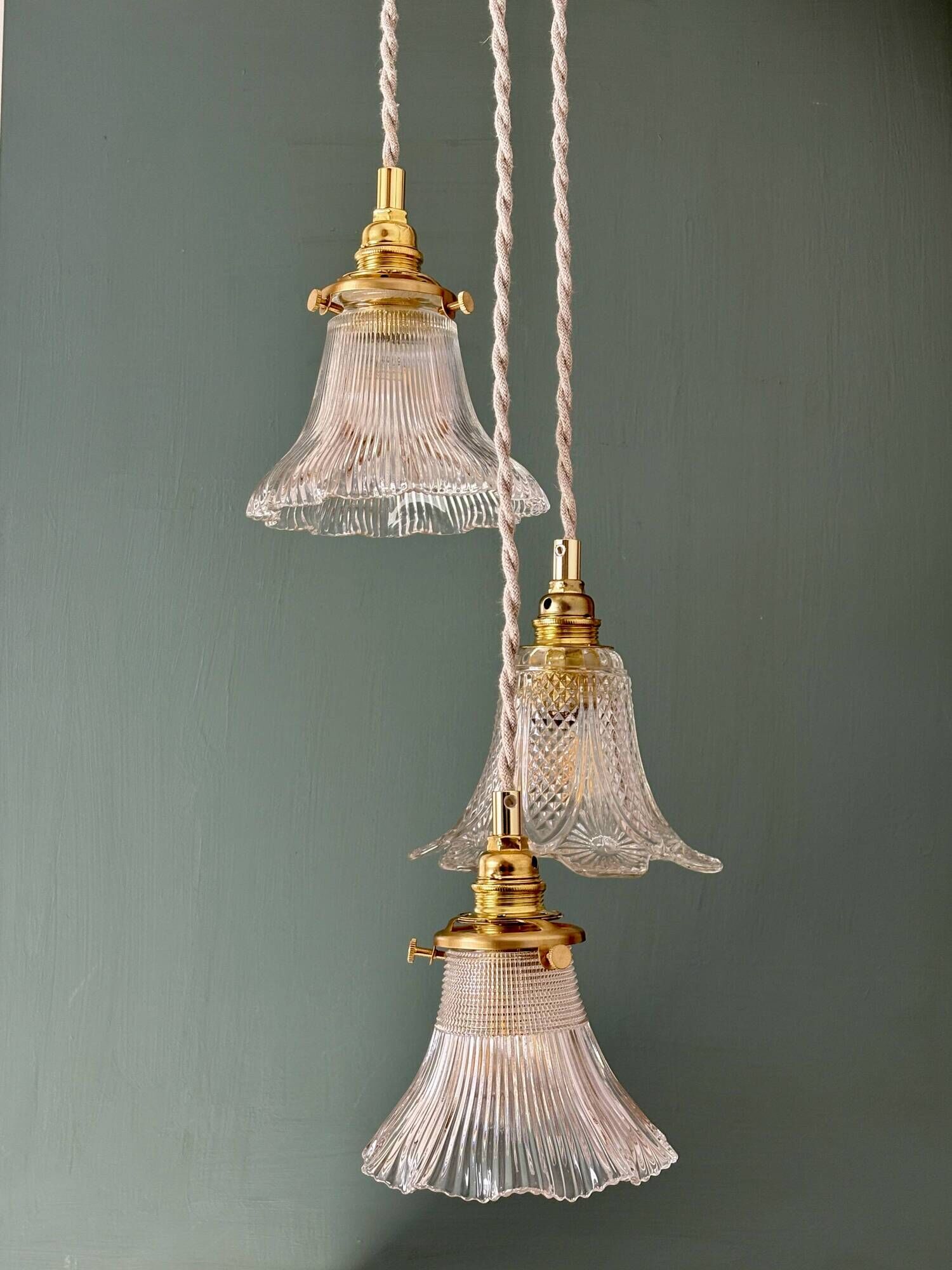 Vintage triple tulip pendant light in chiseled glass and holophane