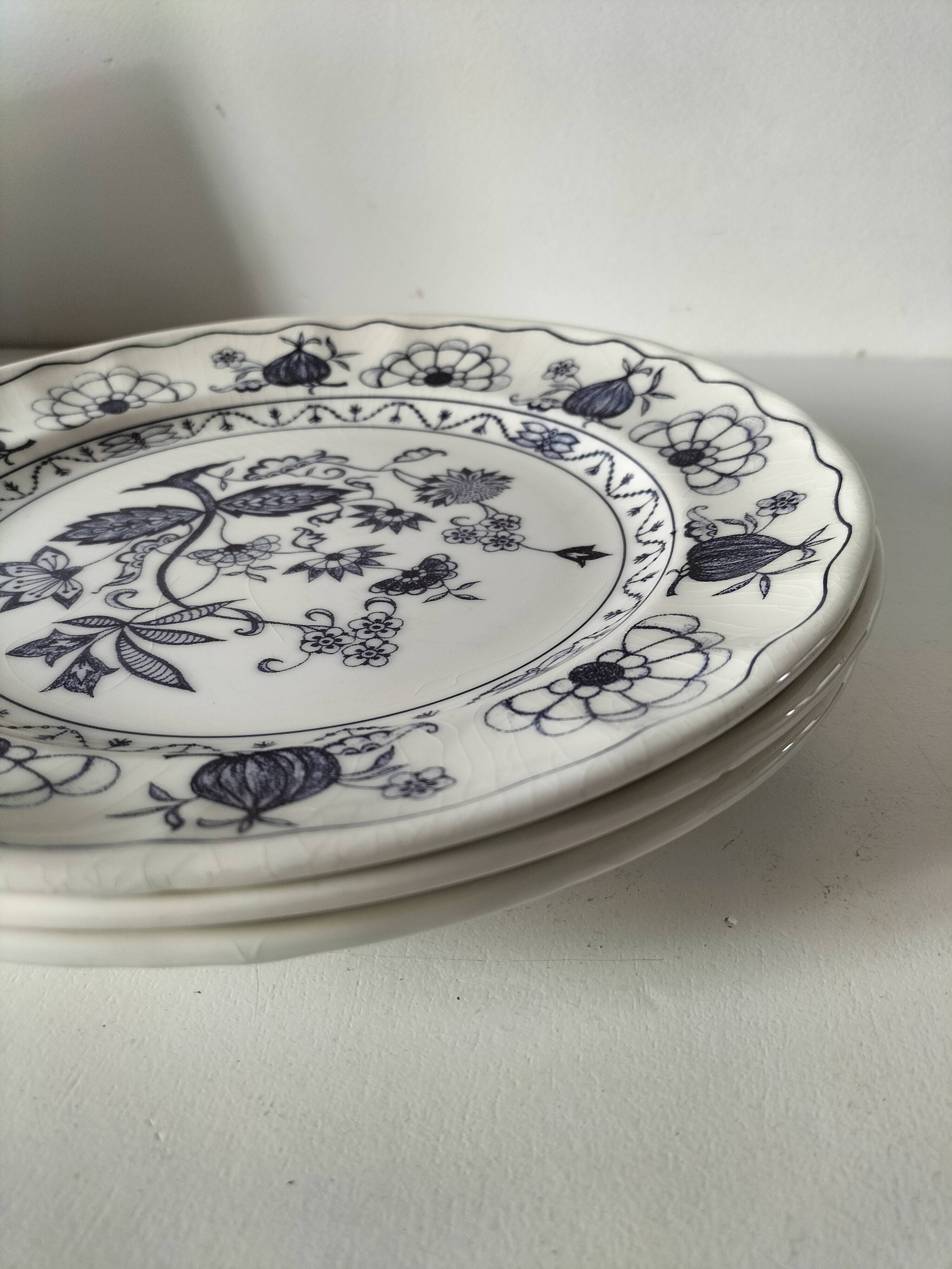 Trio of Castellania plates in Italian earthenware, vintage blue decoration