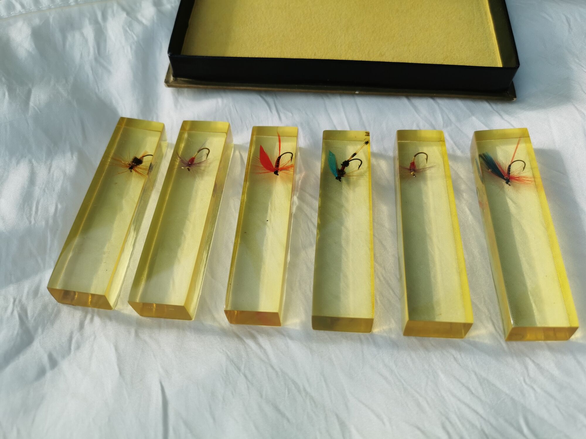 Set of 6 carries knives with fishing lures