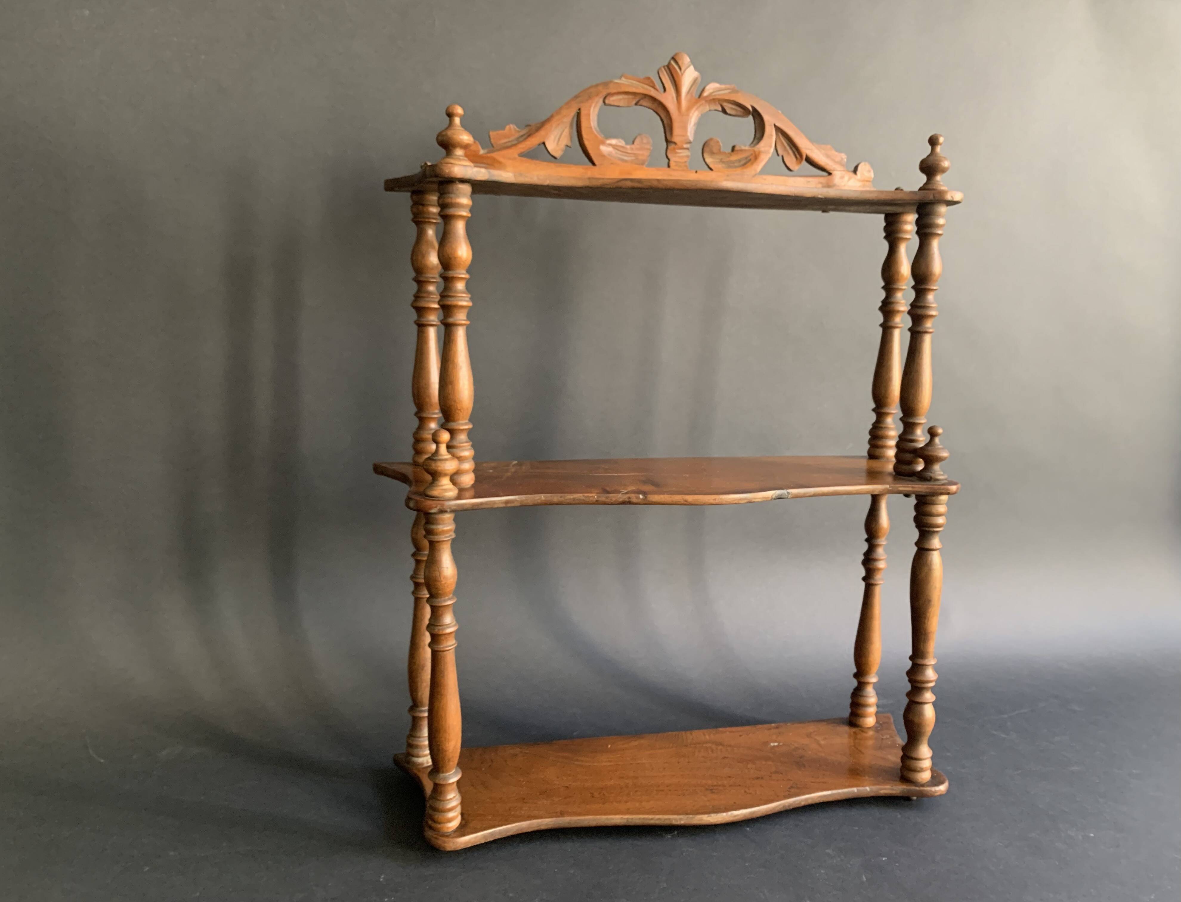 Wall shelf with pediment, in turned Napoleon III wood