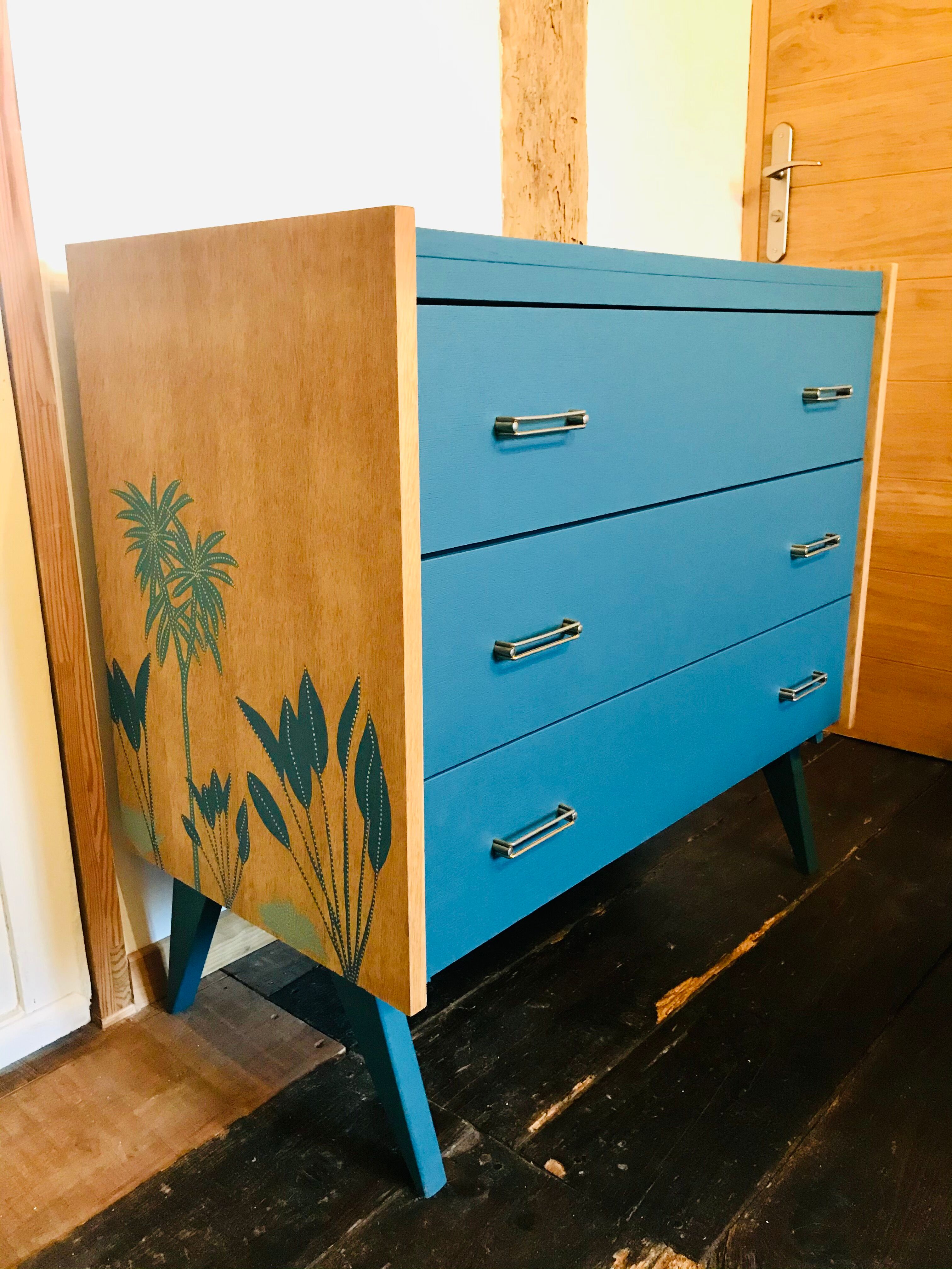 Vintage chest of drawers