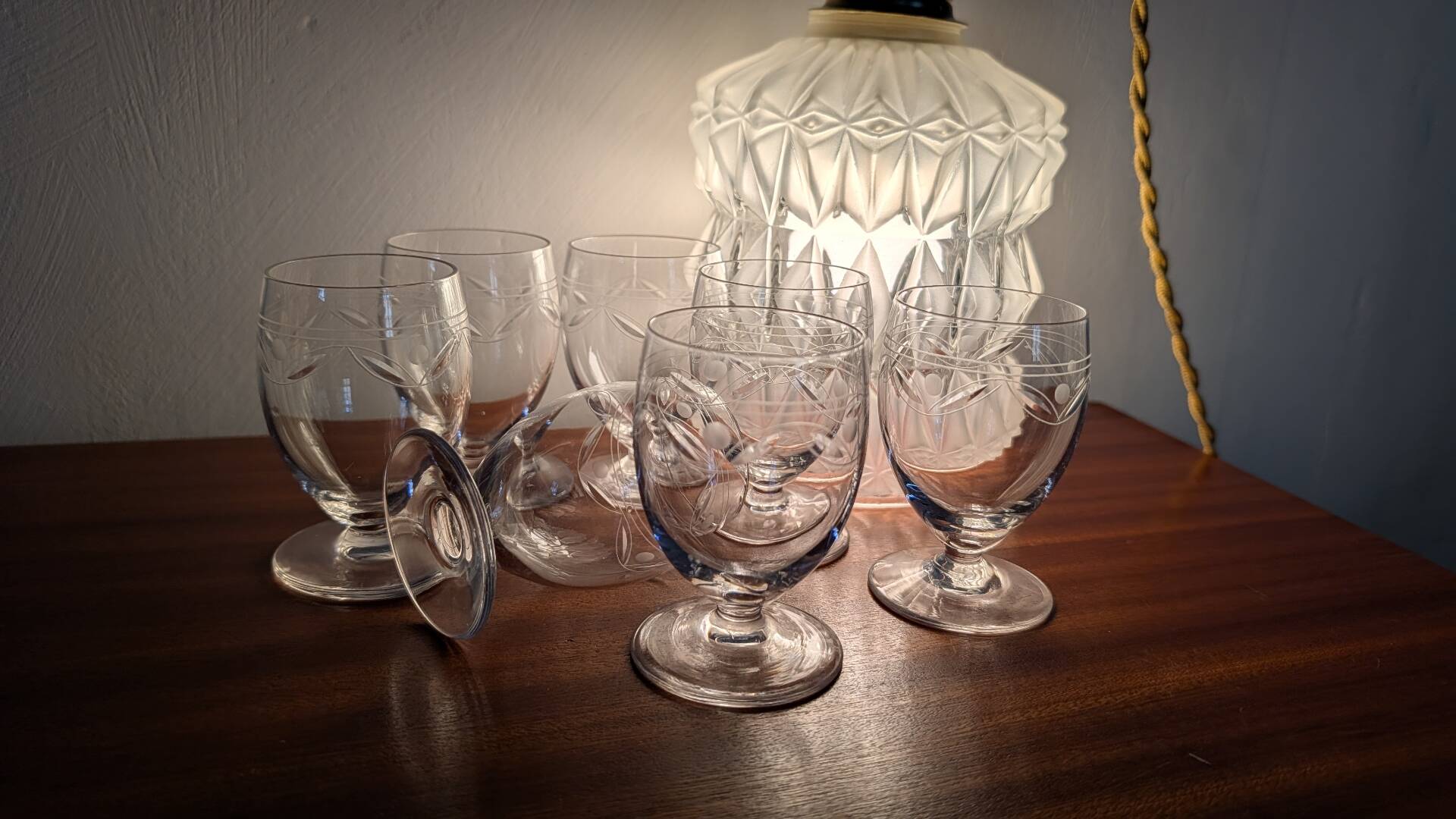 Set of 7 engraved crystal glasses