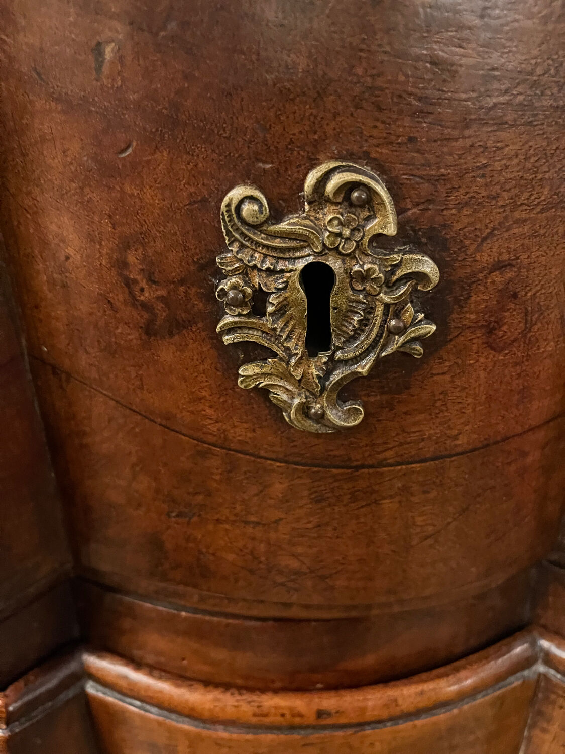 XVIII double crossbow chest of drawers