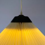 Plafonnier avec abat-jour en papier de design danois par Le Klint des années 1960