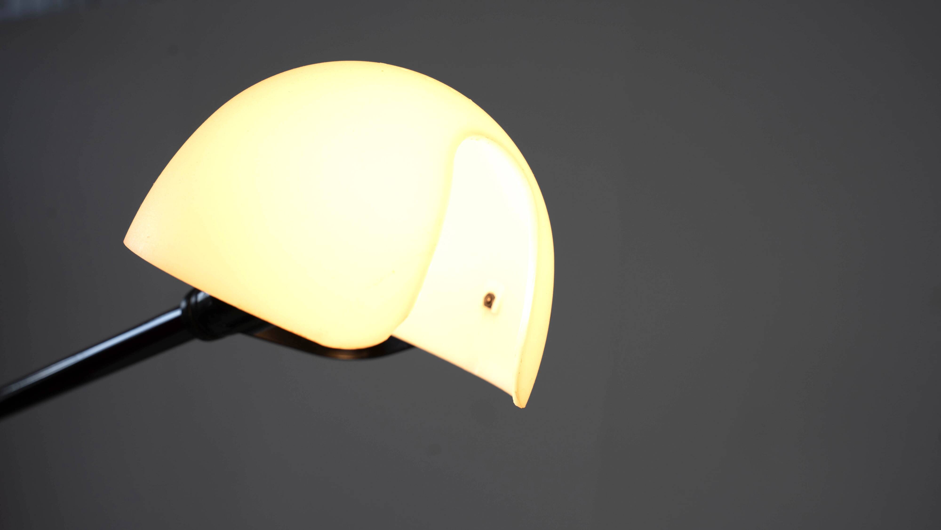 Paolo Rizzatto for Arteluce model 613 Table lamp