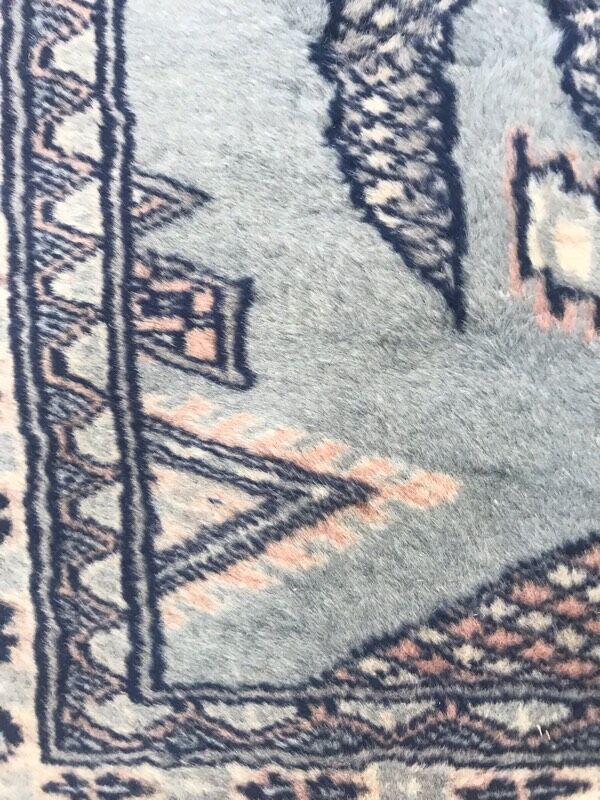 Handmade Pakistani vintage rug - 122x182 cm