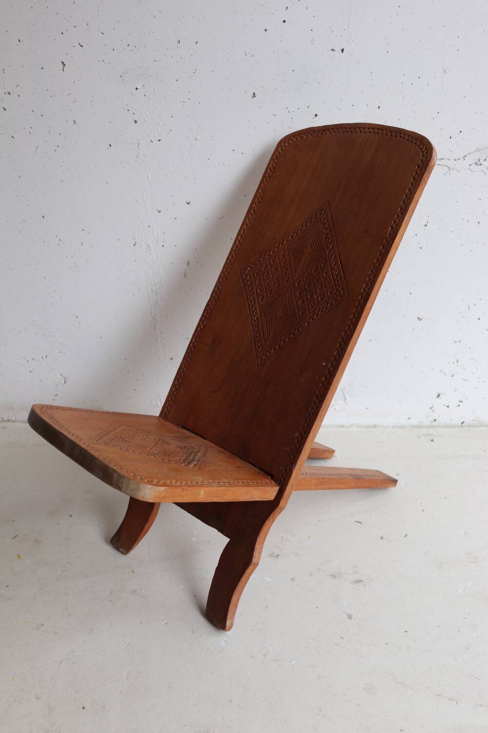 Child's folding chair carved – traditional wooden craftsmanship