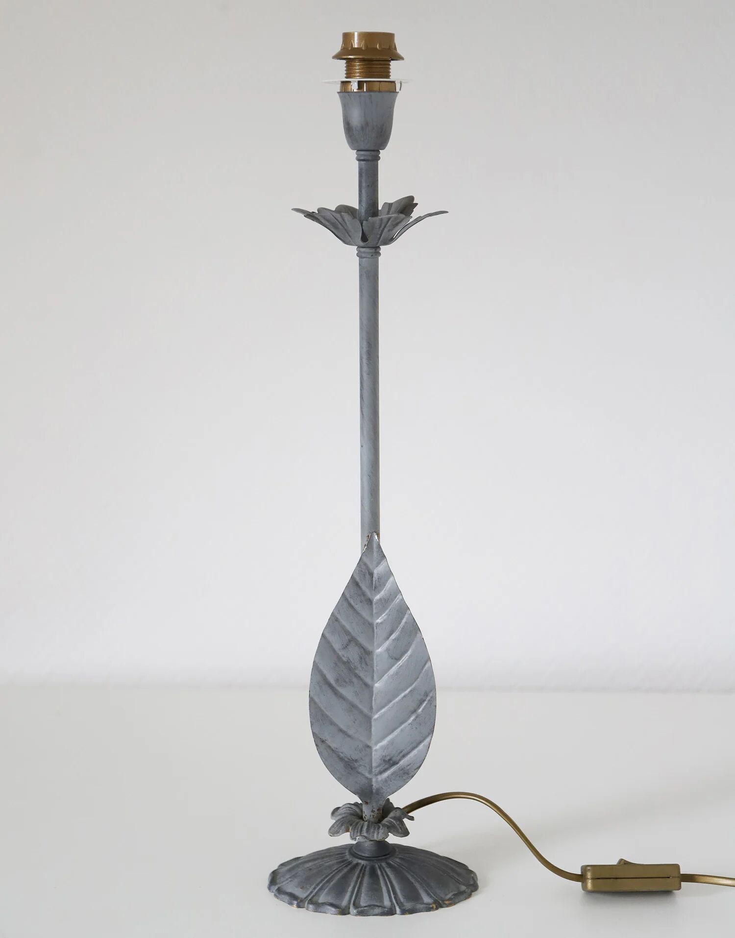 Table lamp – Vintage base and fringed floral shade