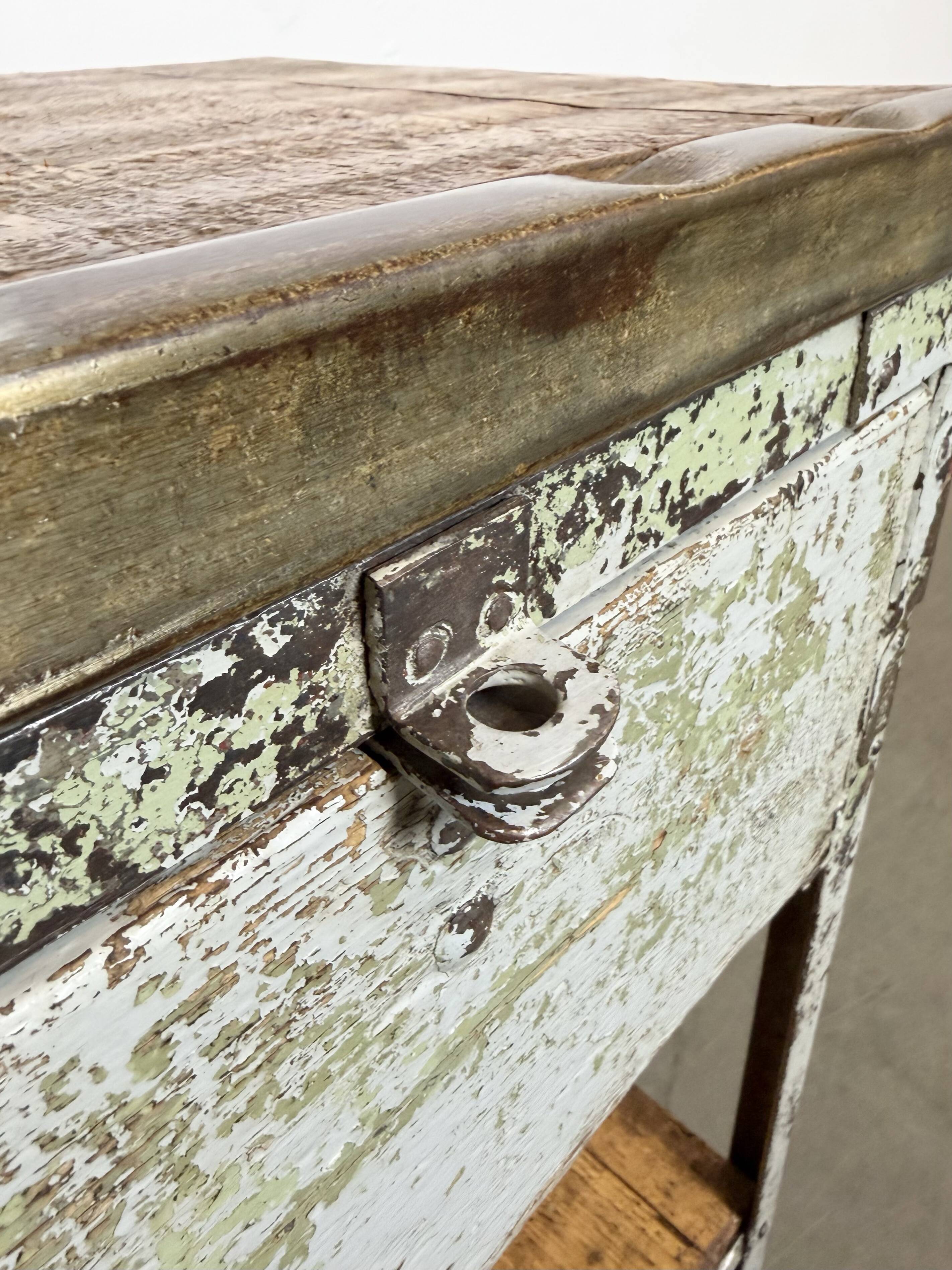 Commode en fer industriel gris, années 1950
