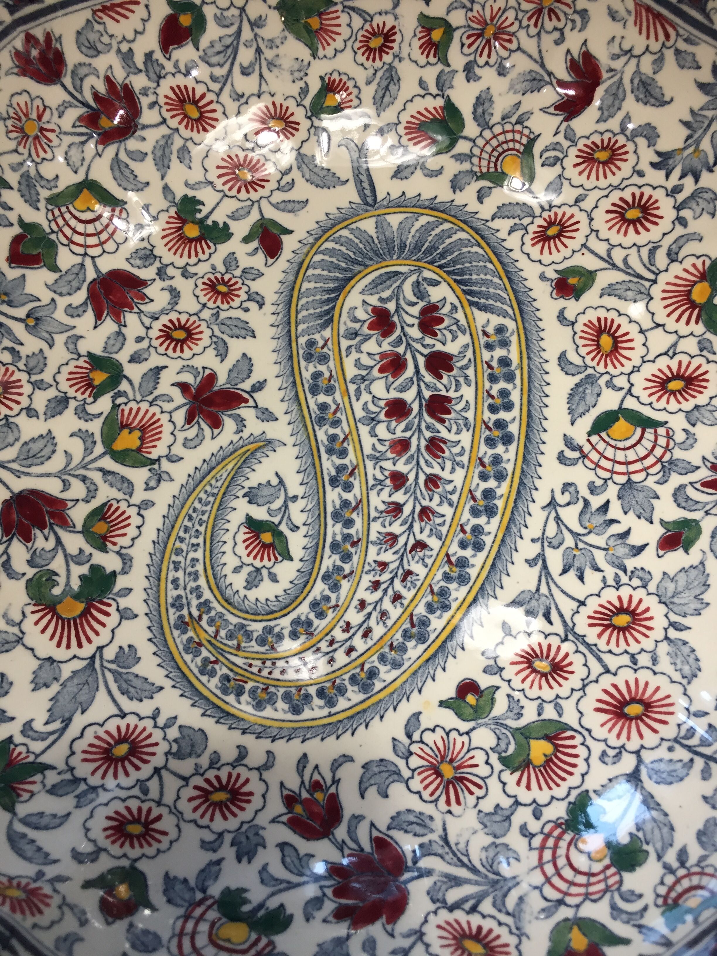 Earthenware dish by Gien cashmere motifs