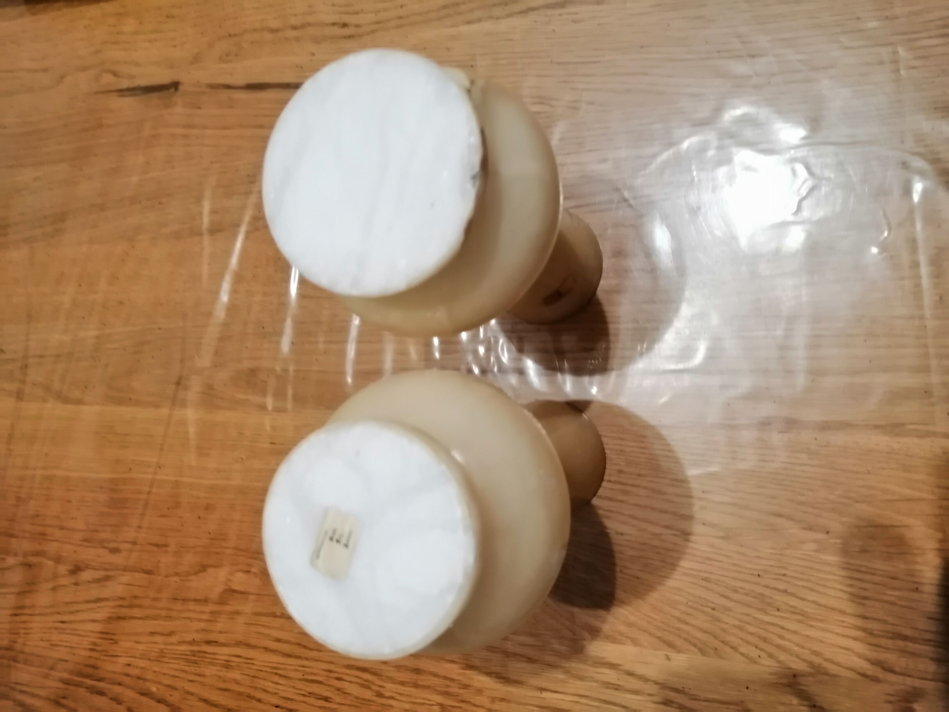 Pair of albatre vases