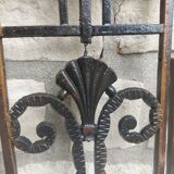 Plaques décoratives en ferronnerie motifs volutes et coquille