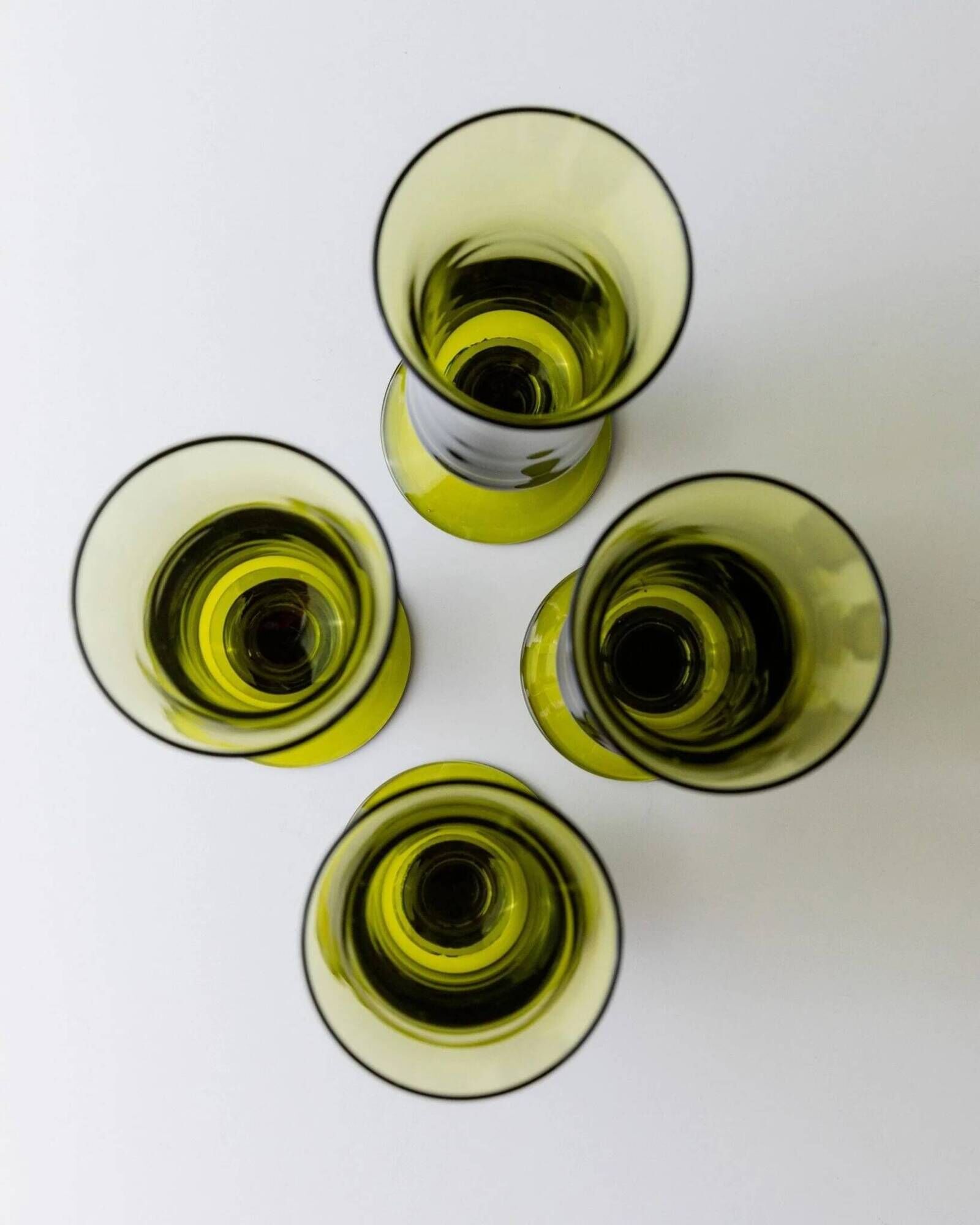 4 green Murano glass drinking glasses - mid-century Italian stemware, olive - 1970s retro cocktail set