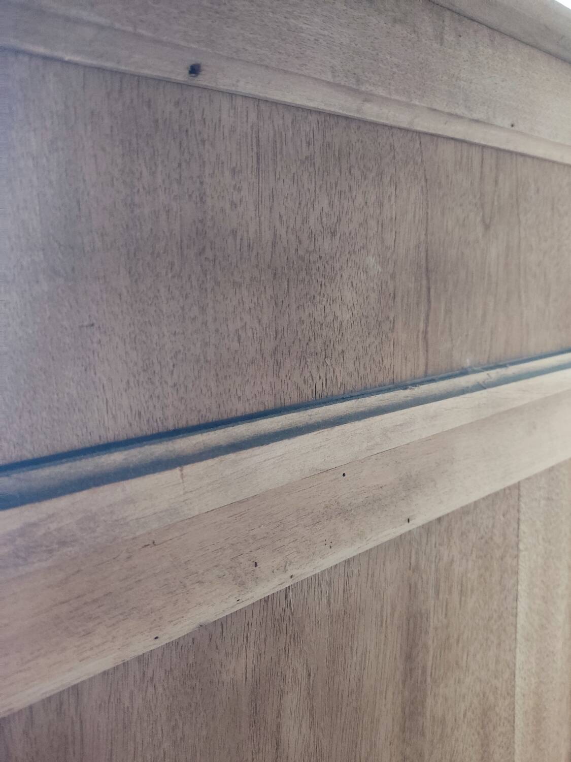 Solid wood chest of drawers
