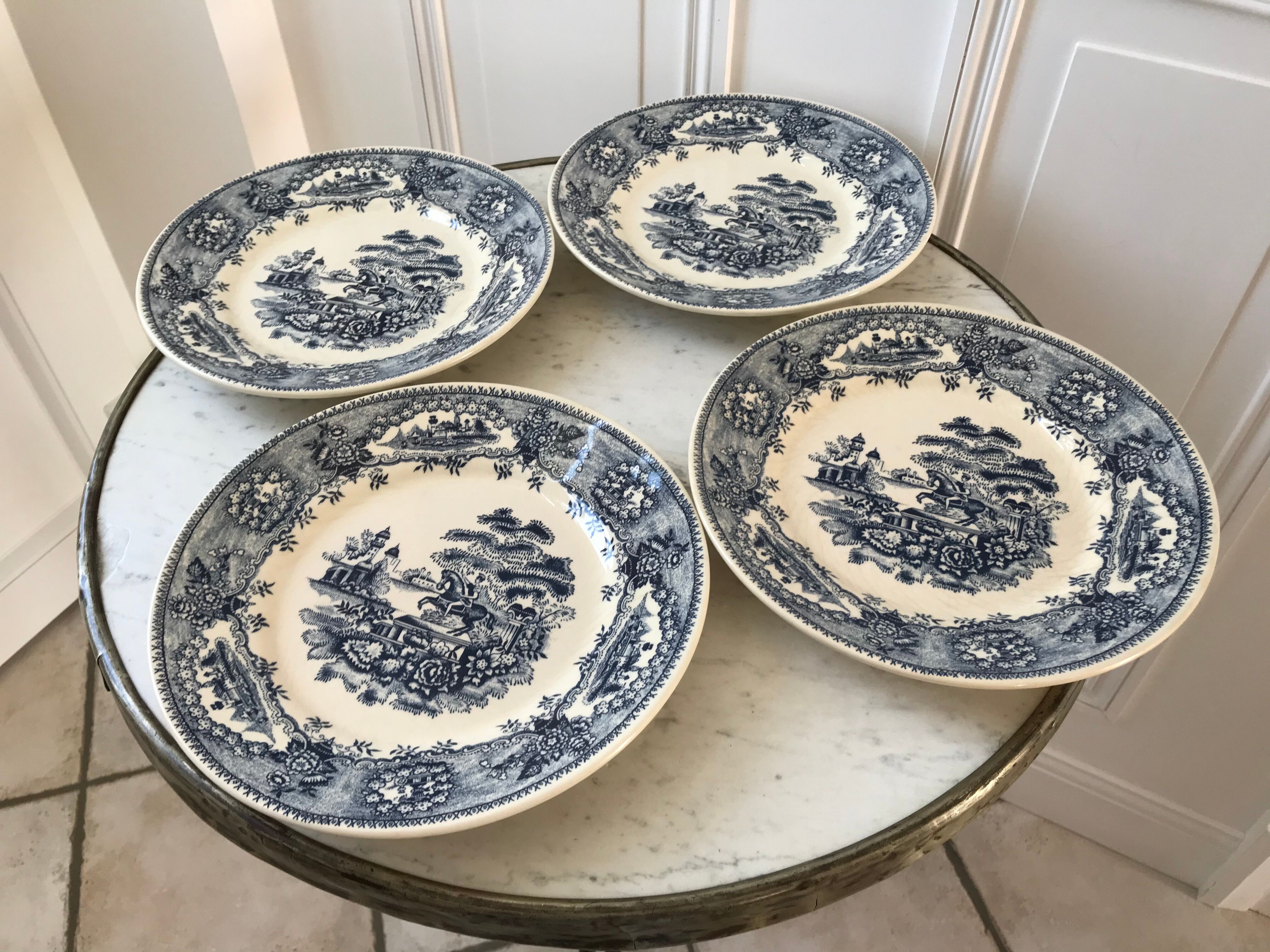 Set of 4 flat plates English style 60s