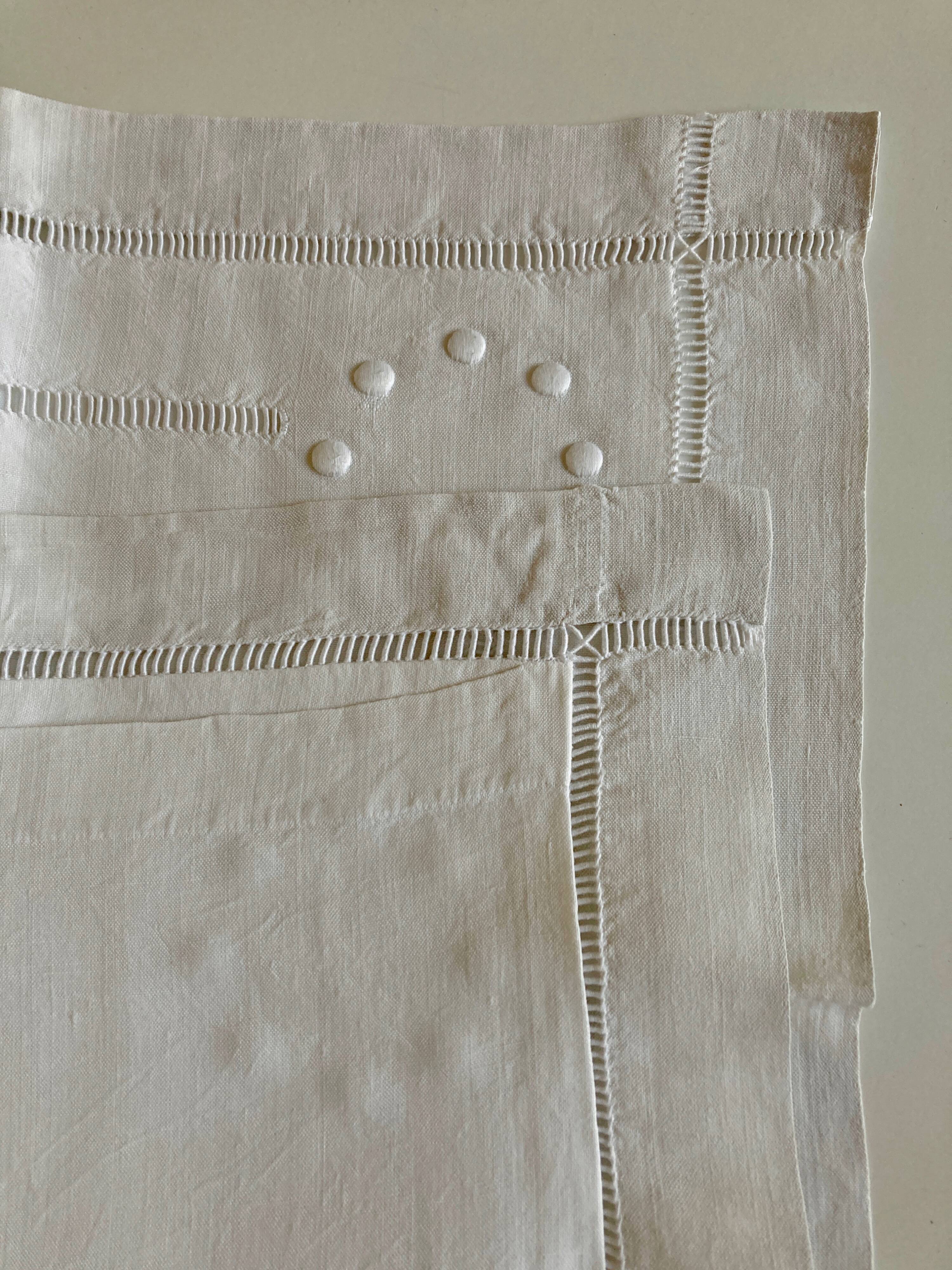 Paire de taies d'oreillers toile de lin brodée de pois et jours sans monogramme