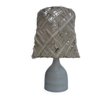 Lampe en grès et laine années 70