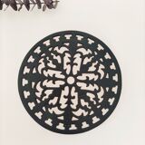 Cast iron table mat