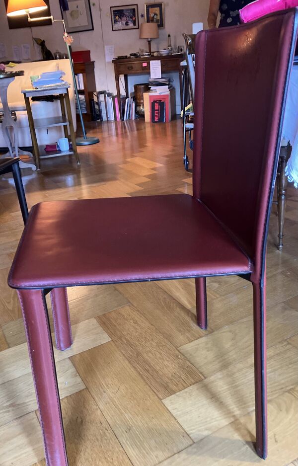 Chaise design bordeaux de Giancarlo Vegni pour Fasem 1980.