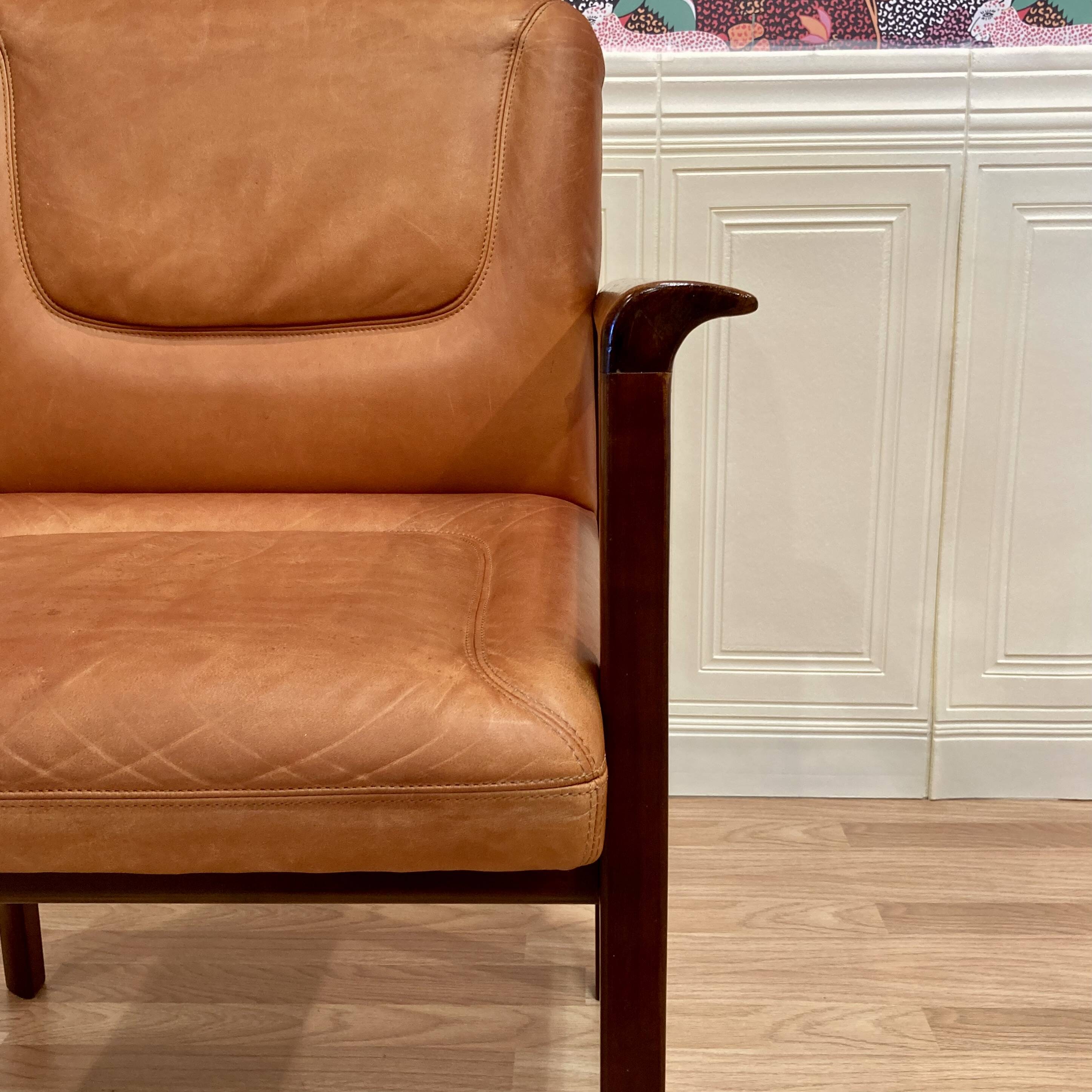 FAUTEUIL CUIR "DESIGN 1960".