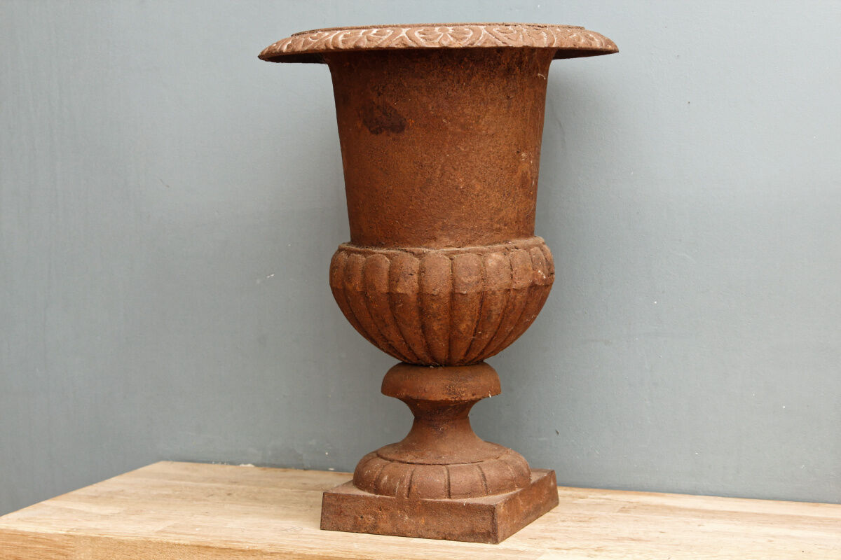 Ancient Medici vase in cast iron