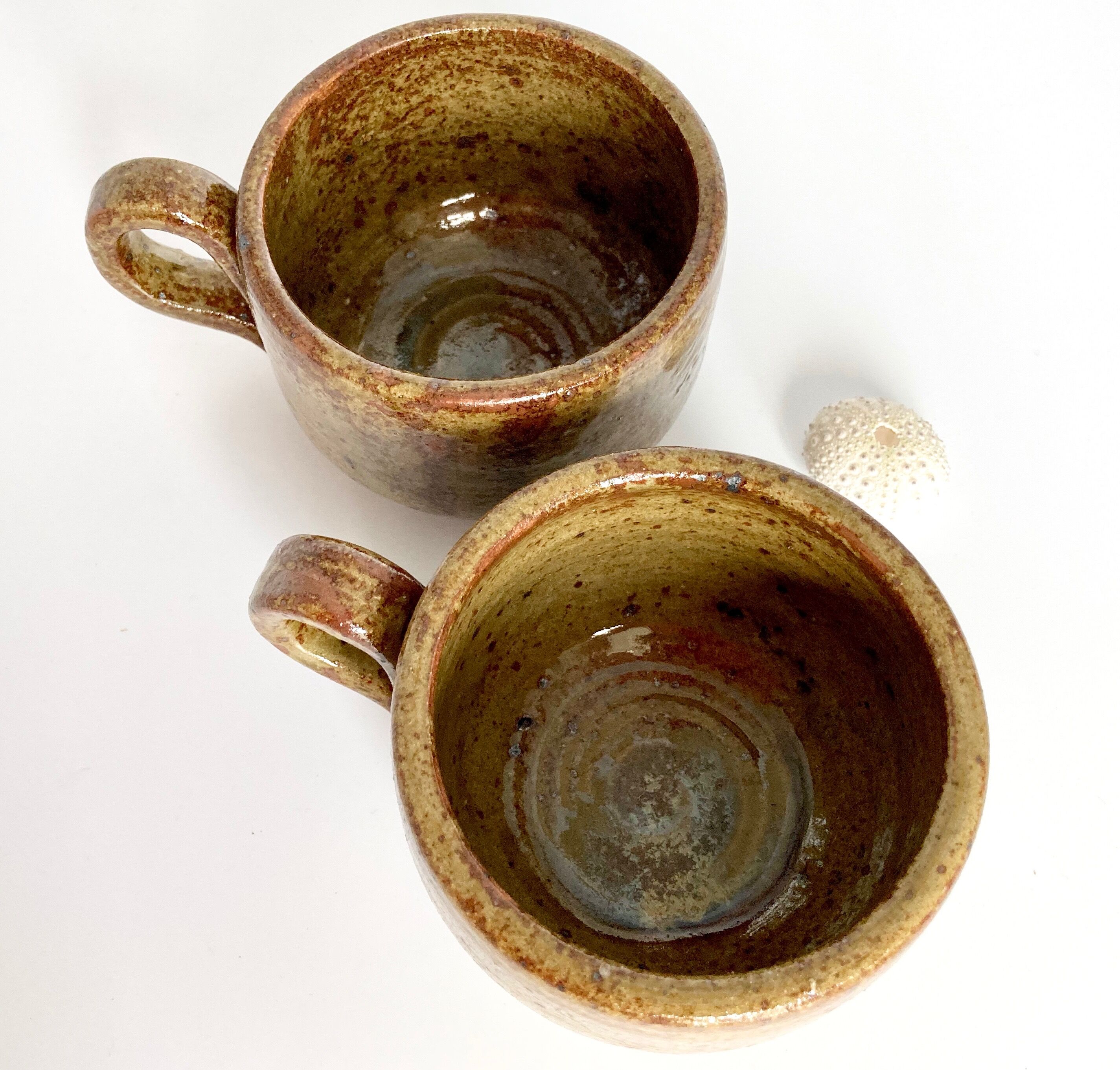 Pair of mugs in sandstone