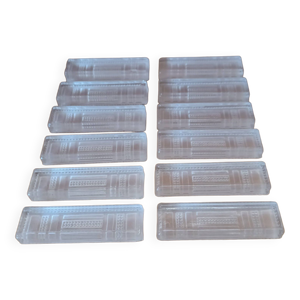 12 portes couteaux verre