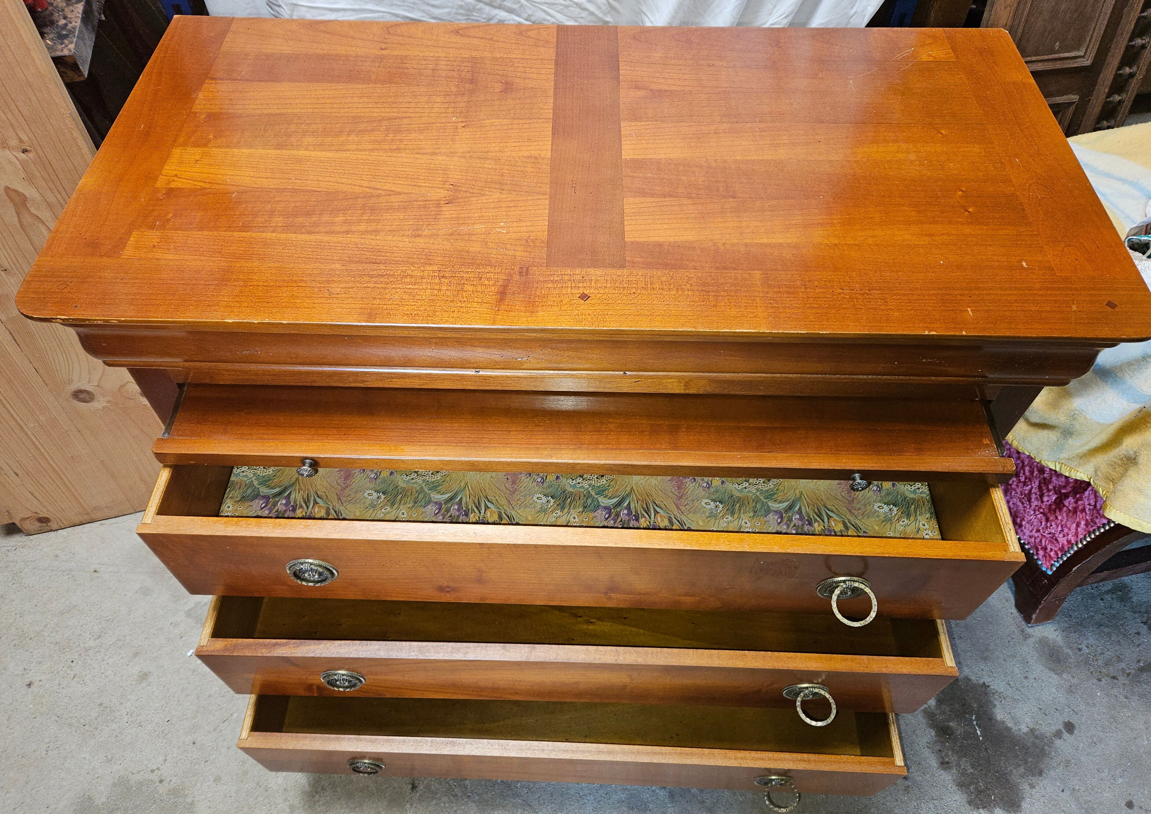 Chest of drawers 3 drawers and 1 shelf