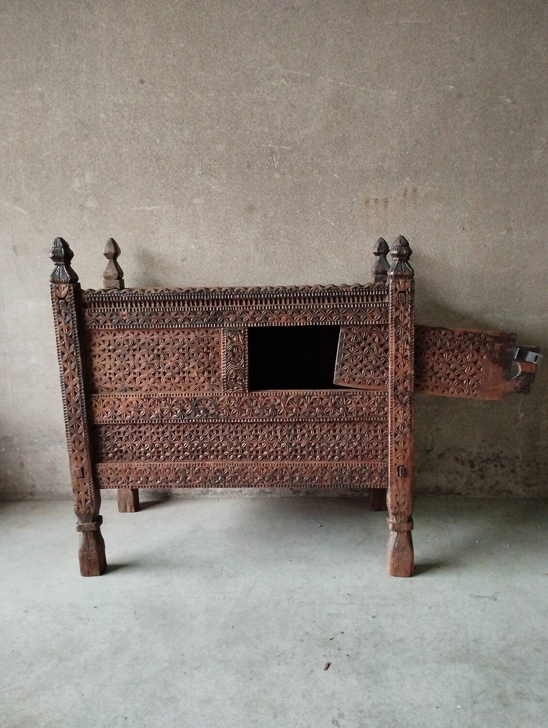 Afghan chest, bridal chest