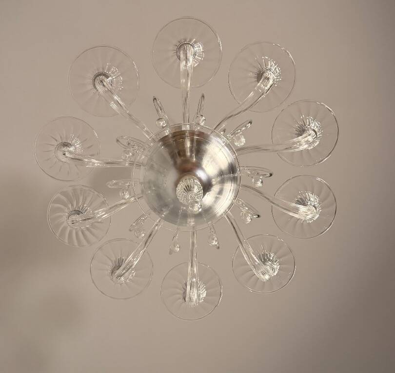 Venetian chandelier in transparent Murano glass with 10 light arms, circa 1980.