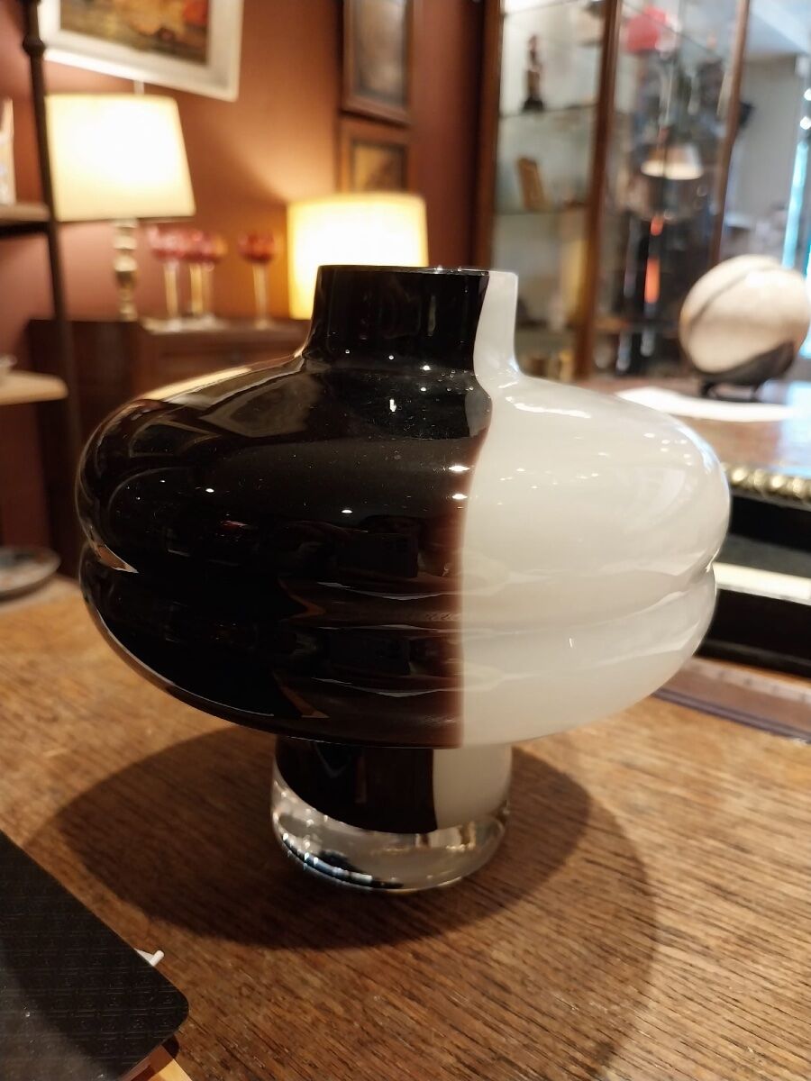 Two-coloured glass paste vase, 20th century