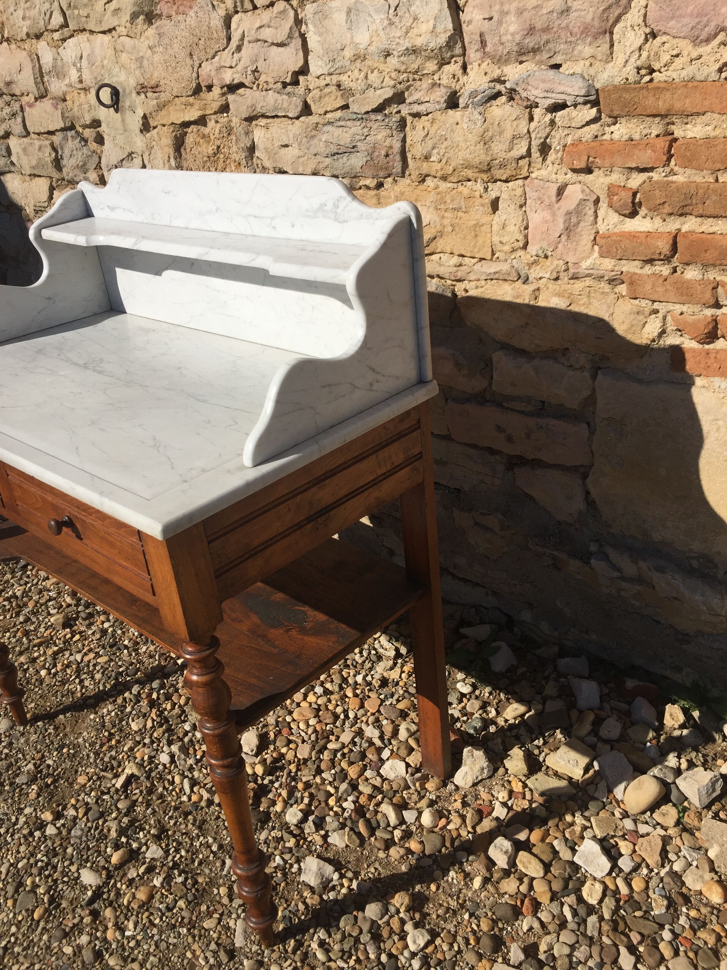 Hairdresser Louis Philippe white marble