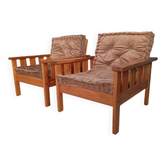 Paire de fauteuils années 70 en pin