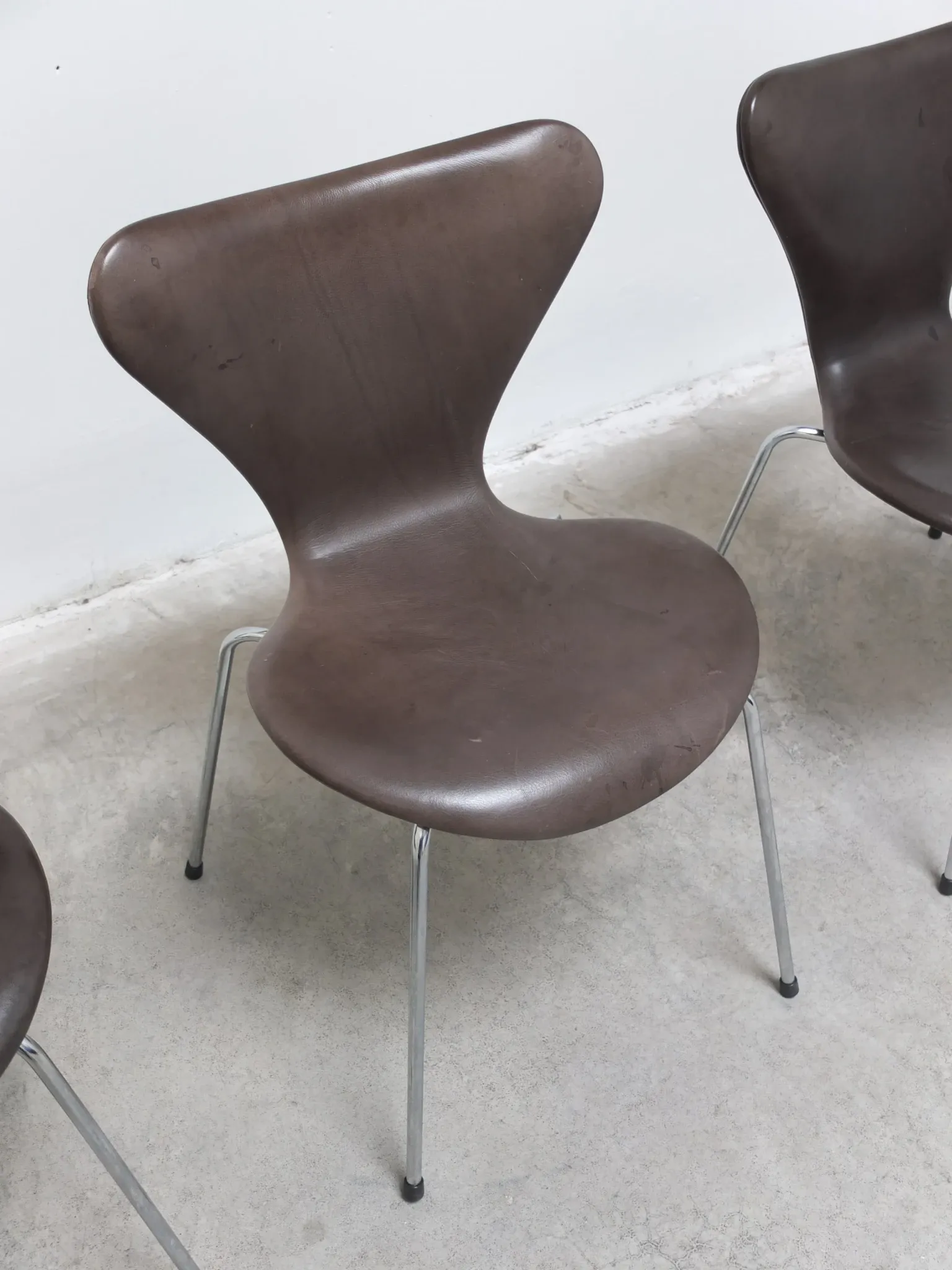 Set of 4 'Series 7' chairs in leather by Arne Jacobsen for Fritz Hansen, 1955